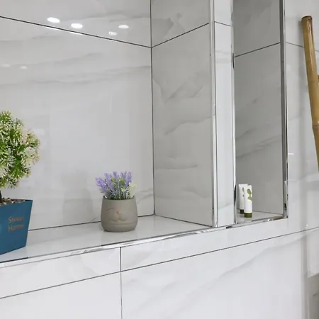 Hira - At Center Tirana