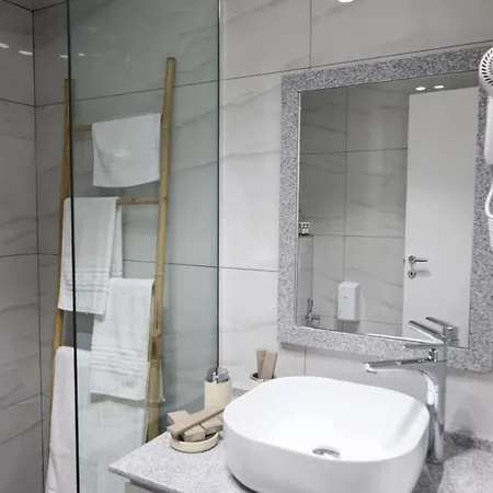 Hotel Hira - At Center