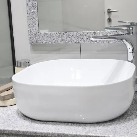 Hira - At Center Hotel *