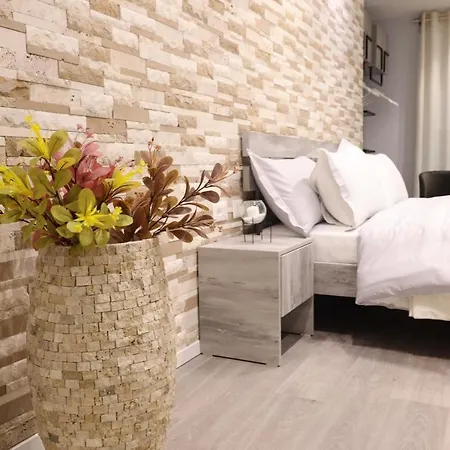 Hira - At Center Tirana