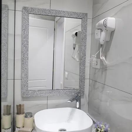 Hira - At Center Hotel