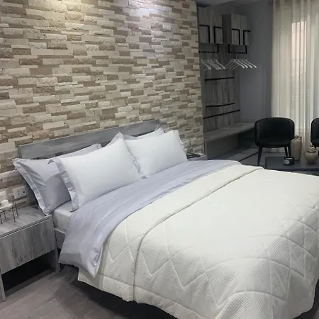 Hira - At Center Tiran