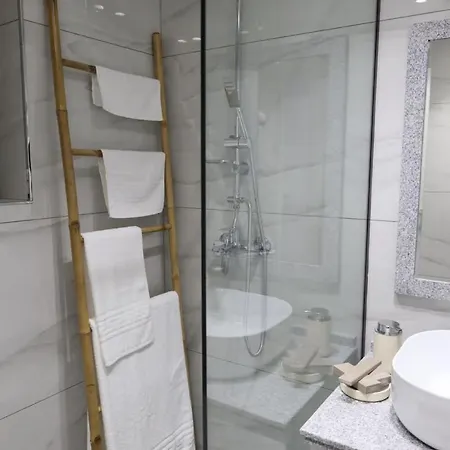 Hira - At Center Tiran