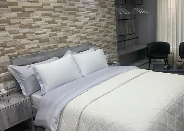 Hira - At Center Tirana