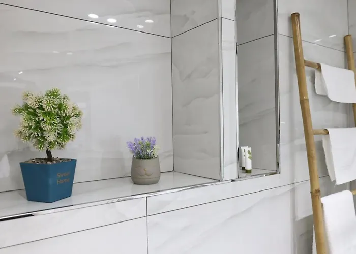 Hira - At Center Tirana