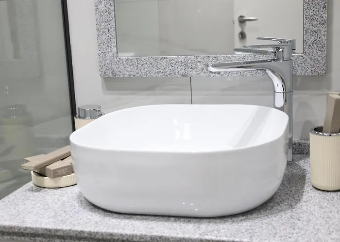 Hira - At Center Hotell *