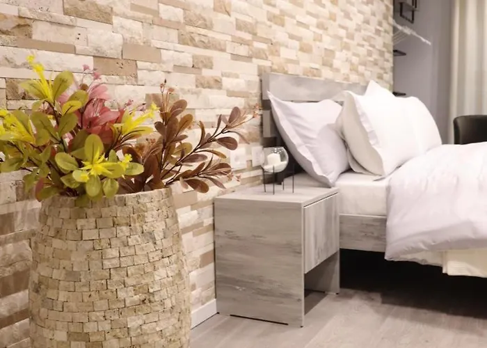 Hira - At Center Tirana