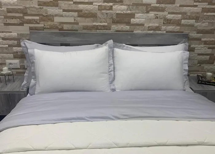 Hira - At Center Hotell *