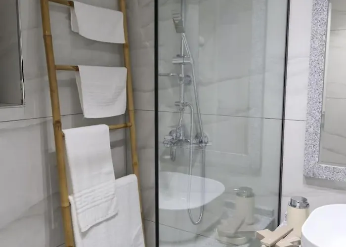 Hira - At Center Tirana